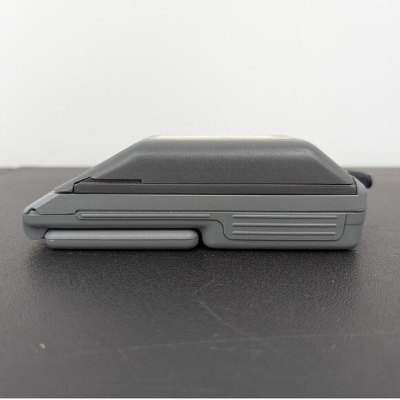 VTG Motorola Flip Phone F09HLD8416BG Retro Mobile Digital Personal Communicator - Picture 6 of 8